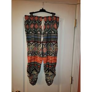 NWOT CroppedTribal Print JoggerStyle Palooza Pants